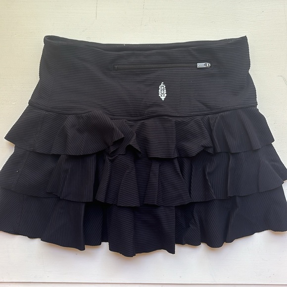 Ruffle me up mini skirt - Picture 3 of 4